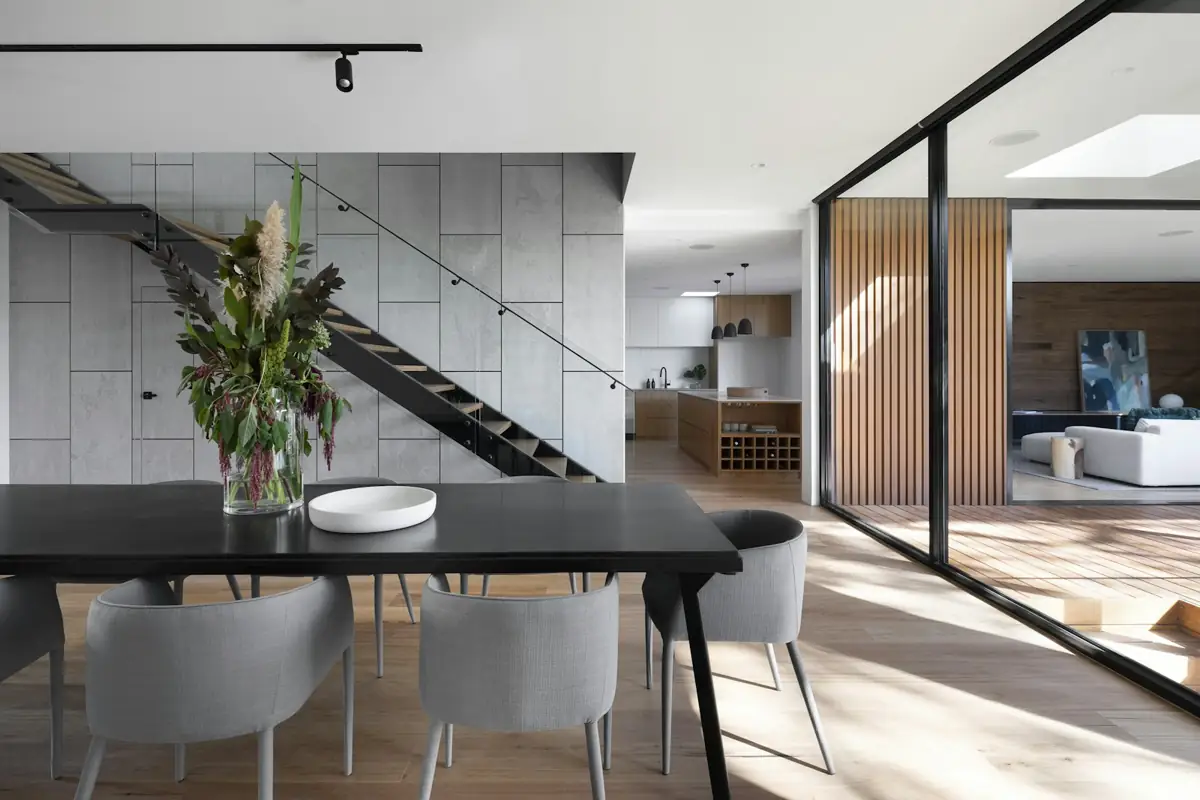 Interior contemporáneo con luz natural. Fotografía ilustrativa.